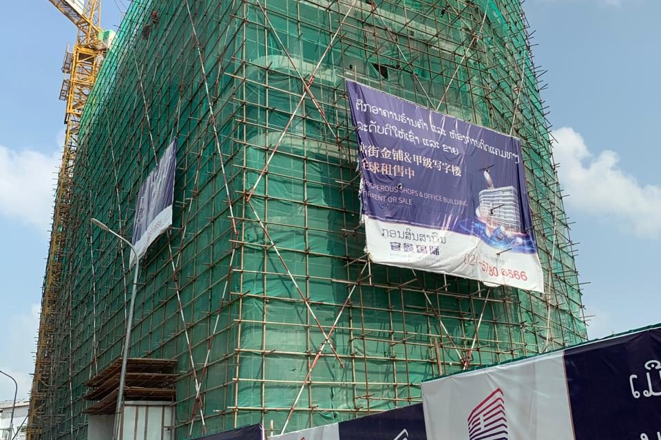 Chanthabuly district governor inspected the progress of the Lao Konsin International Tower Building project