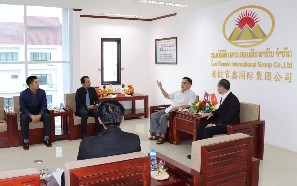 The former prime minister of Lao PDR, Mr. Thongsing Thammavong visited Lao Konsin International Group, Co,LTD.